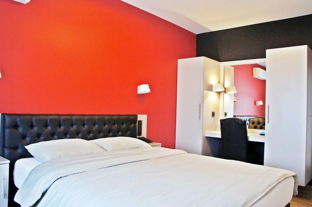 Belrom Hotel Sint-Truiden Exterior photo